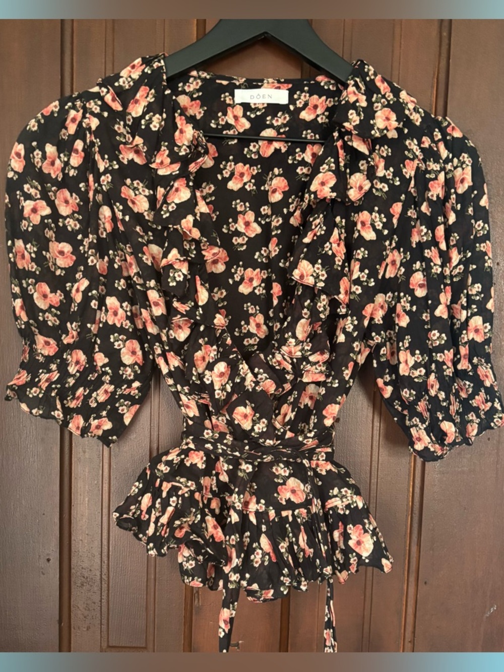 DOEN Viola wrap top in Black Poppy Sz S